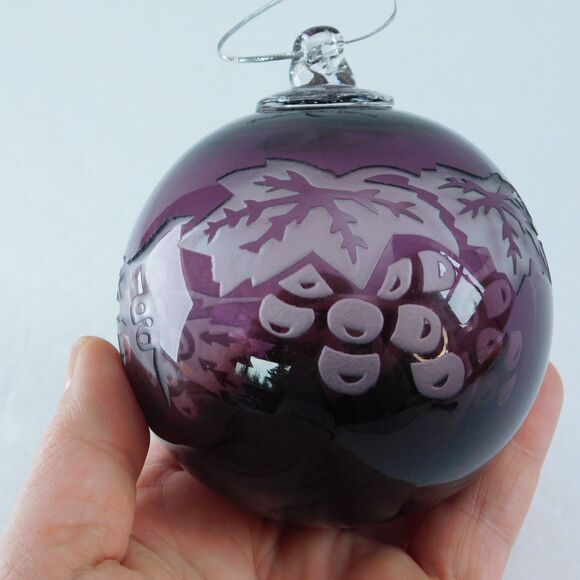 HAND BLOWN ART GLASS ORNAMENT PURPLE ETCHED GRAPES LEAVES Vintage Gift EUC - Picture 1 of 10